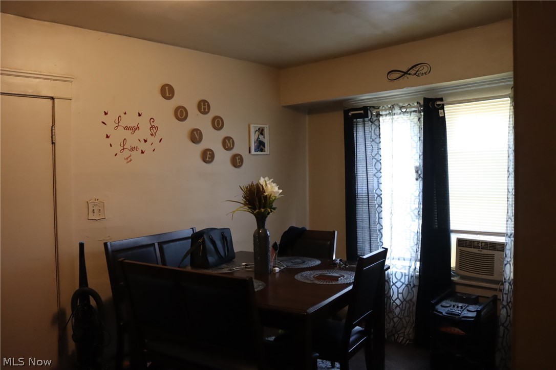 942 Alhambra Road Cleveland, OH 44110 - Photo 8 of 33 Dining space with cooling unit