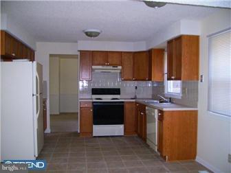 11 Ramsgate Road Cherry Hill, NJ 08003 - Photo 3 of 8
