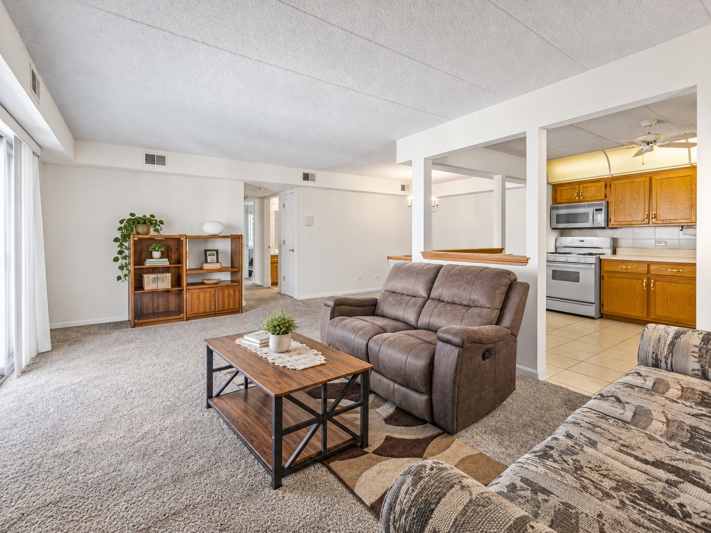 6248 South Gullikson Road, Unit 2E Chicago, IL 60638 - Photo 4 of 15 Gallery Image 4