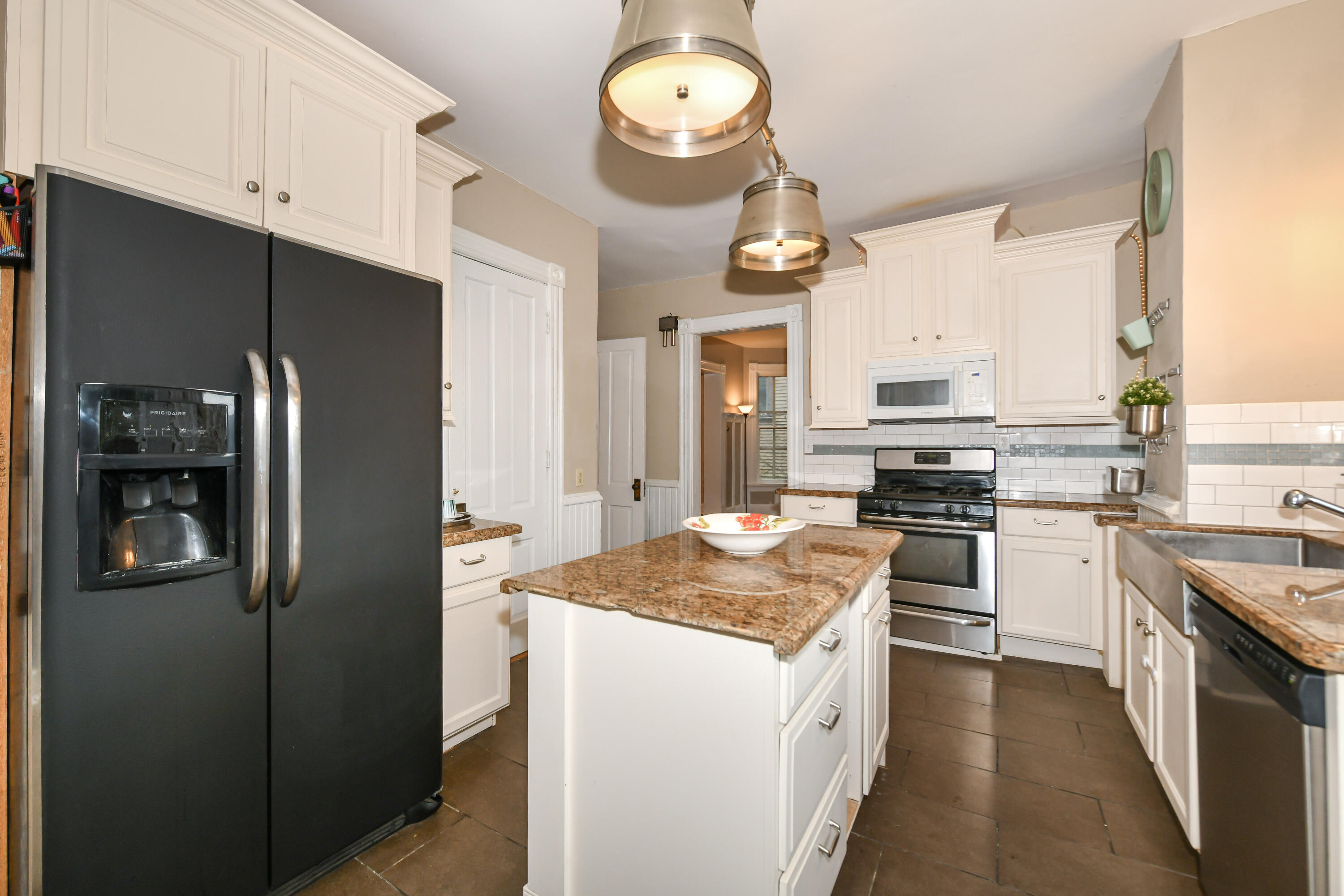 933 North 34th Street Milwaukee, WI 53208 - Photo 22 of 38 HEN_4643