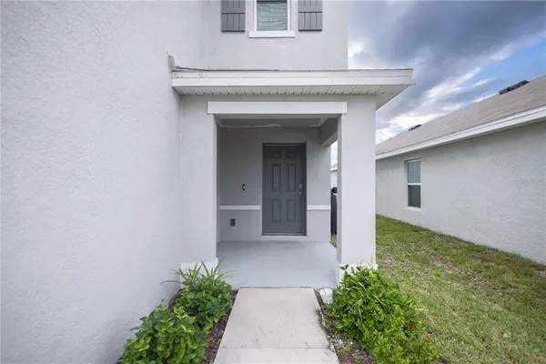 a view of a house with a small yard