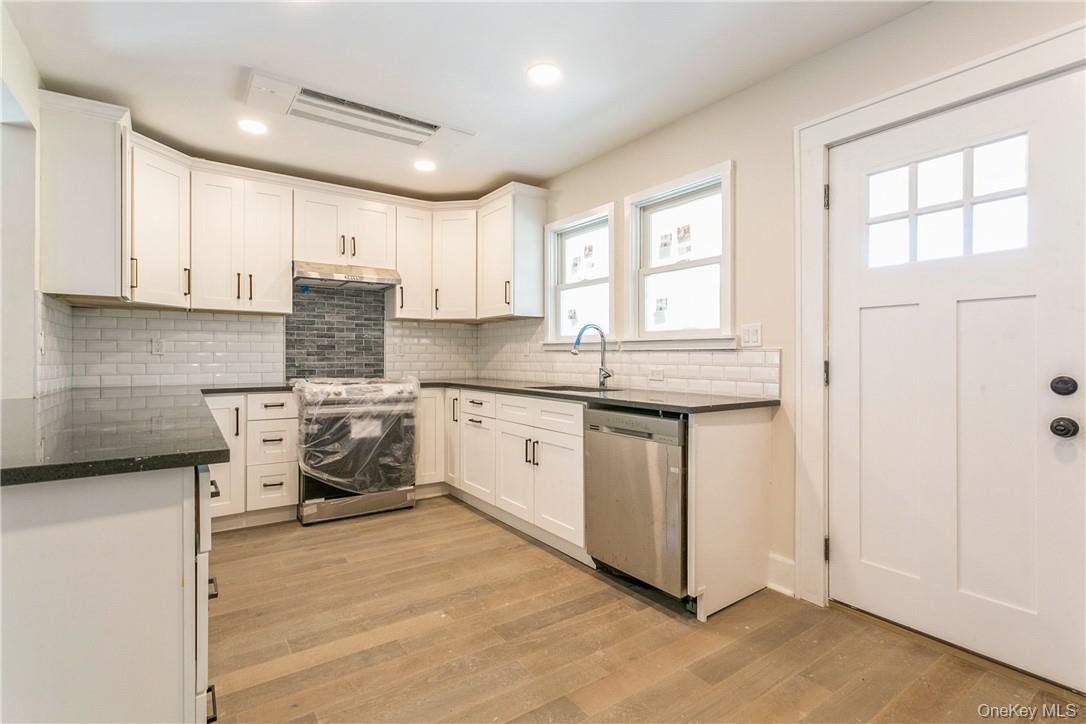 215 Purchase Street, Unit A Rye, NY 10580 - Photo 8 of 21 Kitchen out to deck