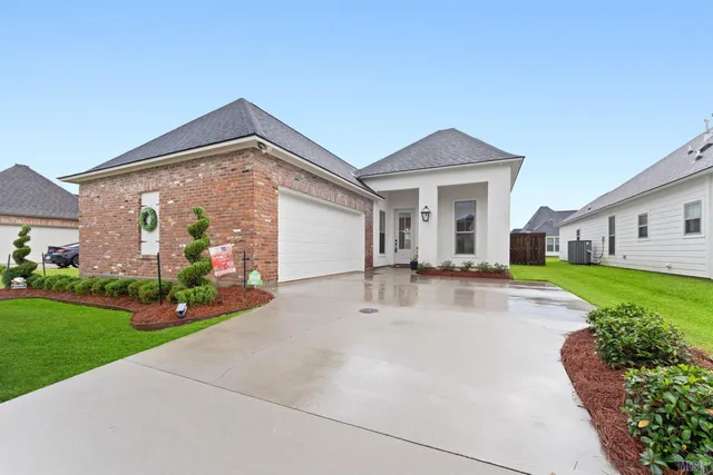 $2,600 | 557 Warbler Crossing Avenue, Baton Rouge, LA 70810