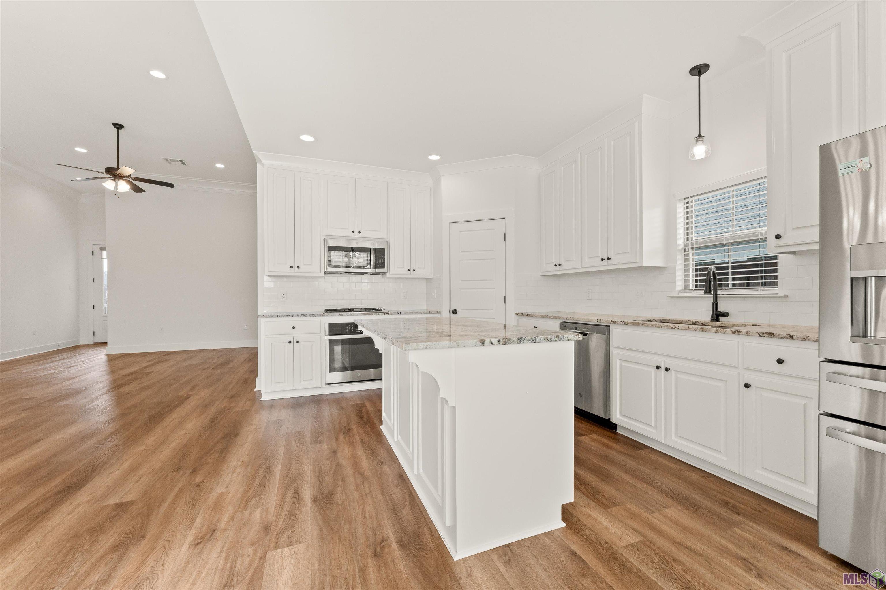 557 Warbler Crossing Avenue Baton Rouge, LA 70810 - Photo 12 of 32