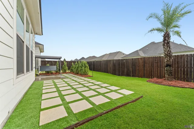 $2,600 | 557 Warbler Crossing Avenue, Baton Rouge, LA 70810