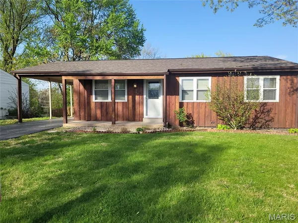 $1,395 | 1733 Leaf Crest Drive, Hazelwood, MO 63042