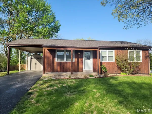 $1,395 | 1733 Leaf Crest Drive, Hazelwood, MO 63042