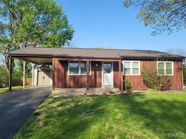 $1,395 | 1733 Leaf Crest Drive, Hazelwood, MO 63042