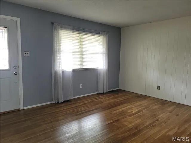 $1,395 | 1733 Leaf Crest Drive, Hazelwood, MO 63042