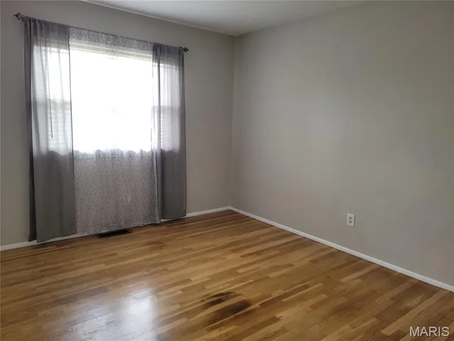 $1,395 | 1733 Leaf Crest Drive, Hazelwood, MO 63042