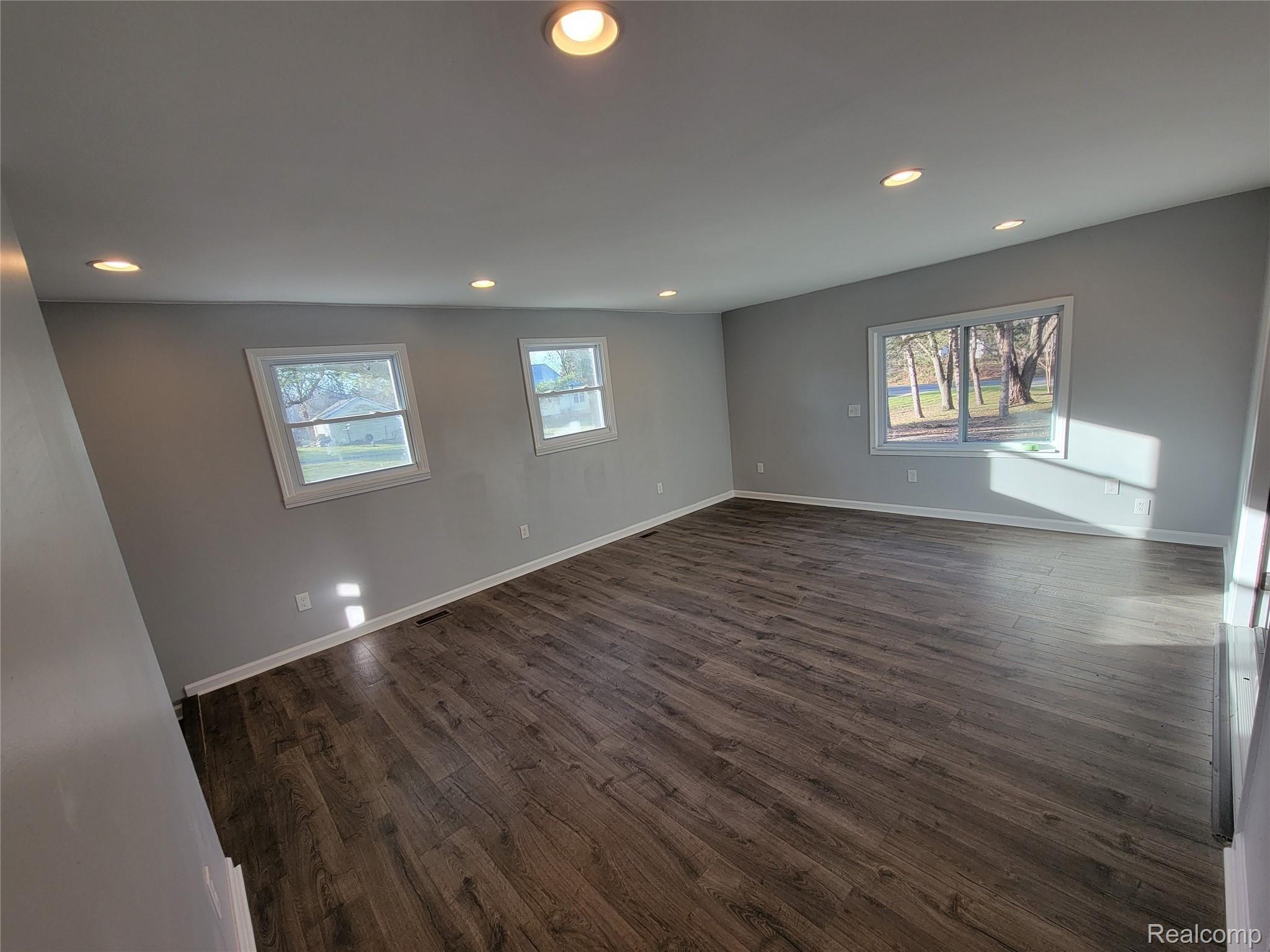 3864 North Lapeer Road Lapeer, MI 48446 - Photo 9 of 17 20211214_094829.jpg