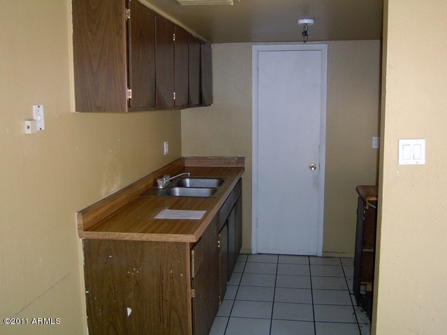 3946 West Palomino Road Phoenix, AZ 85019 - Photo 3 of 13 Kitchen