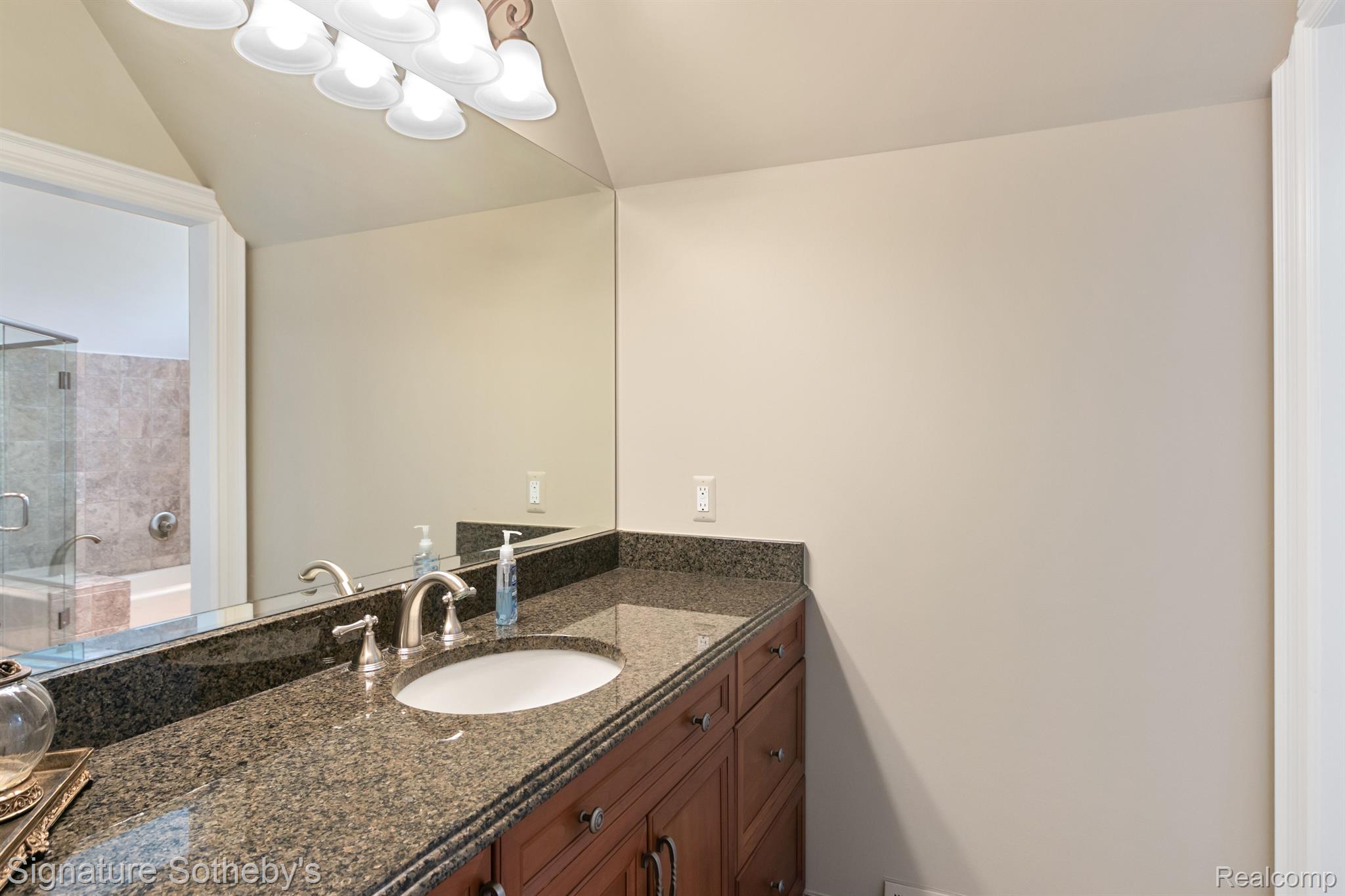 4649 The Hts Boulevard Rochester, MI 48306 - Photo 36 of 53 Gallery Image 36