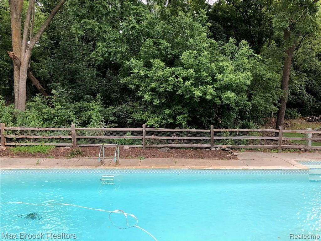33278 West 11 Mile Road Farmington, MI 48334 - Photo 33 of 36 IMG_0458.jpg