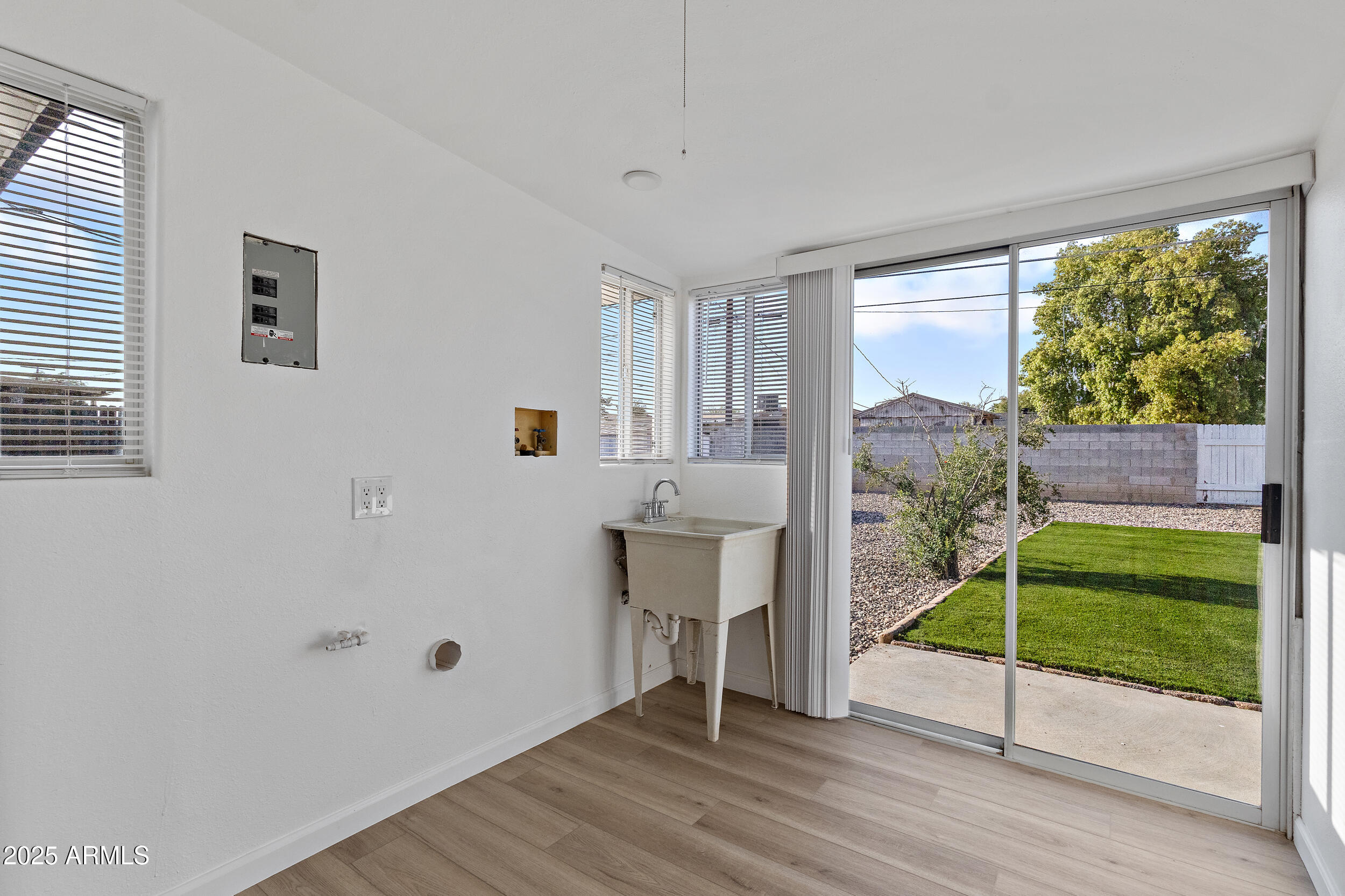 1932 West Whitton Avenue Phoenix, AZ 85015 - Photo 16 of 39 laundry room 2