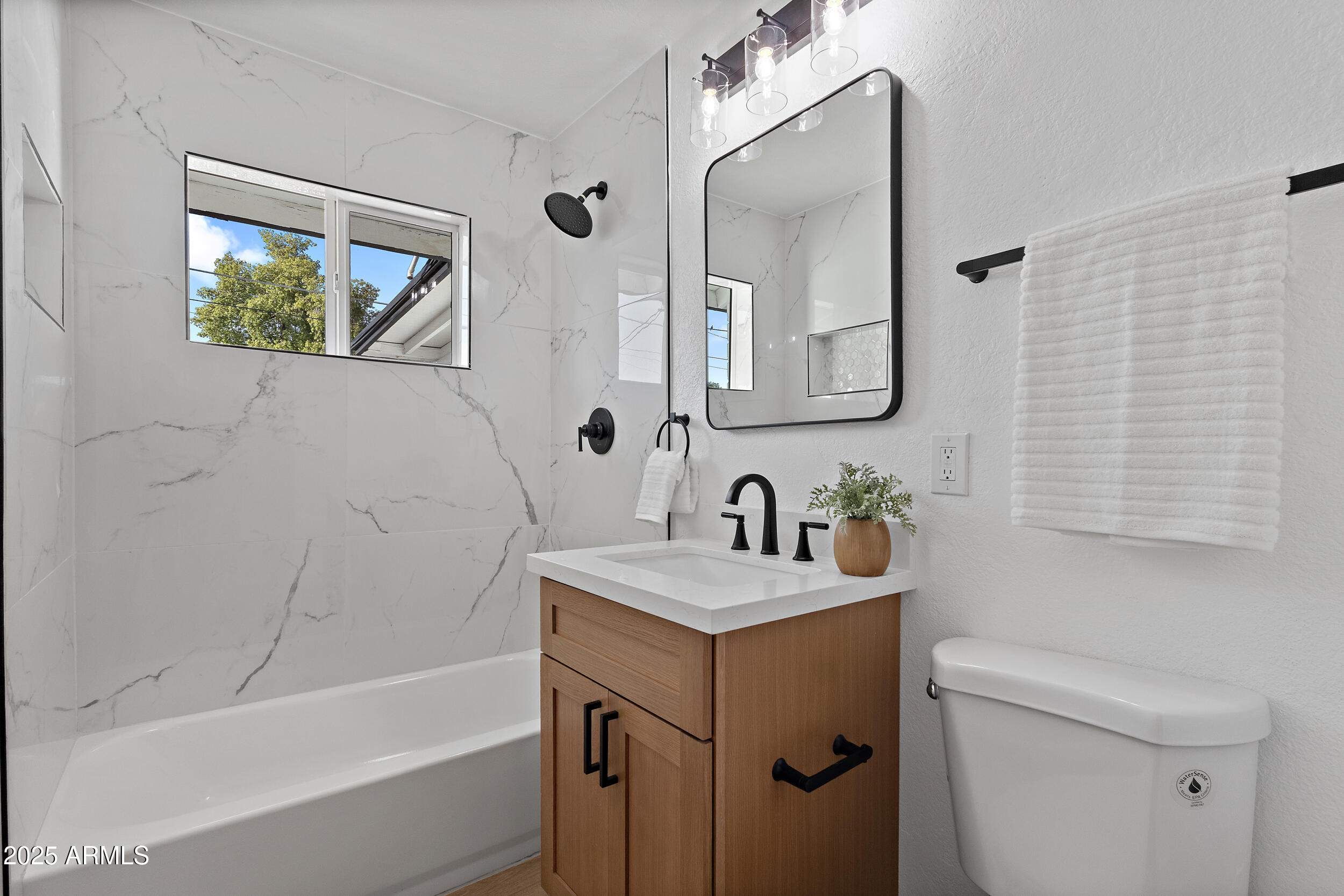 1932 West Whitton Avenue Phoenix, AZ 85015 - Photo 21 of 39 bathroom