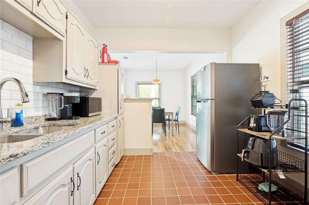 2723 Sharon Street Dallas, TX 75211 - Photo 11 of 25