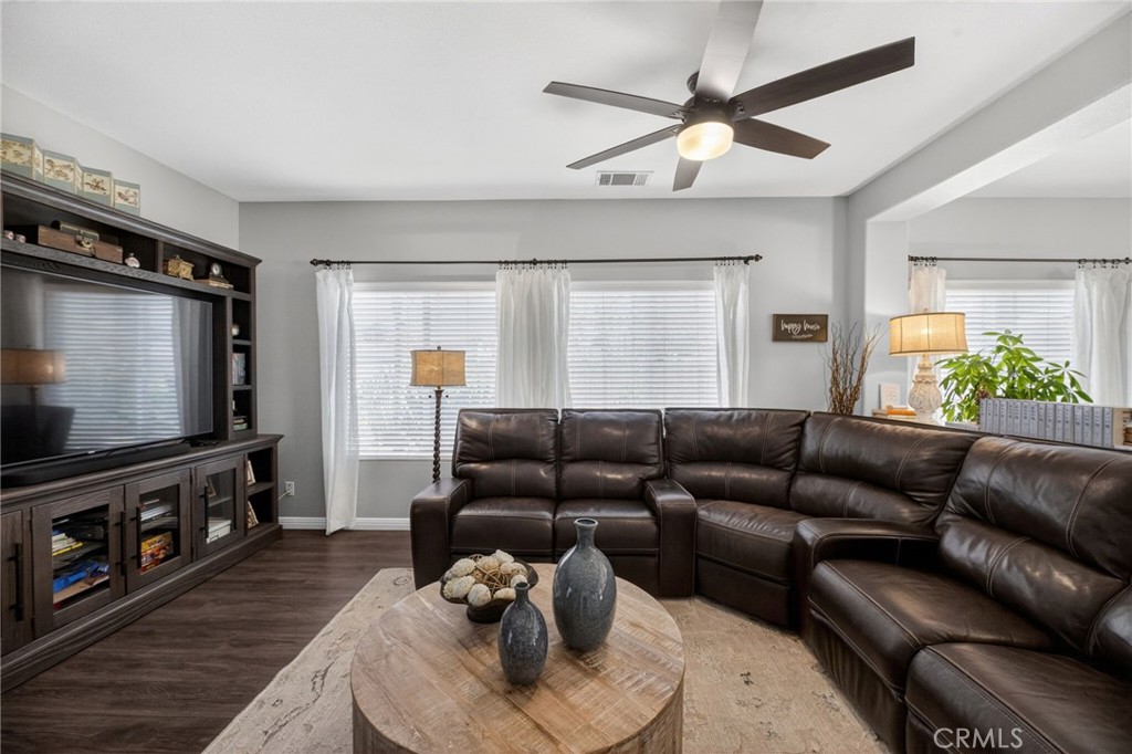 27740 Sagebrush Road Menifee, CA 92585 - Photo 7 of 62