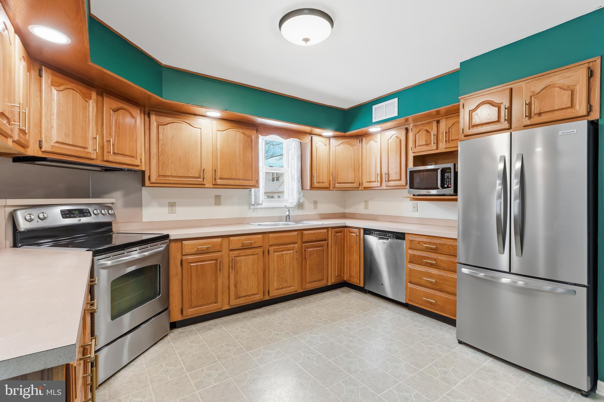 3901 Post Drive Bethlehem, PA 18017 - Photo 15 of 45