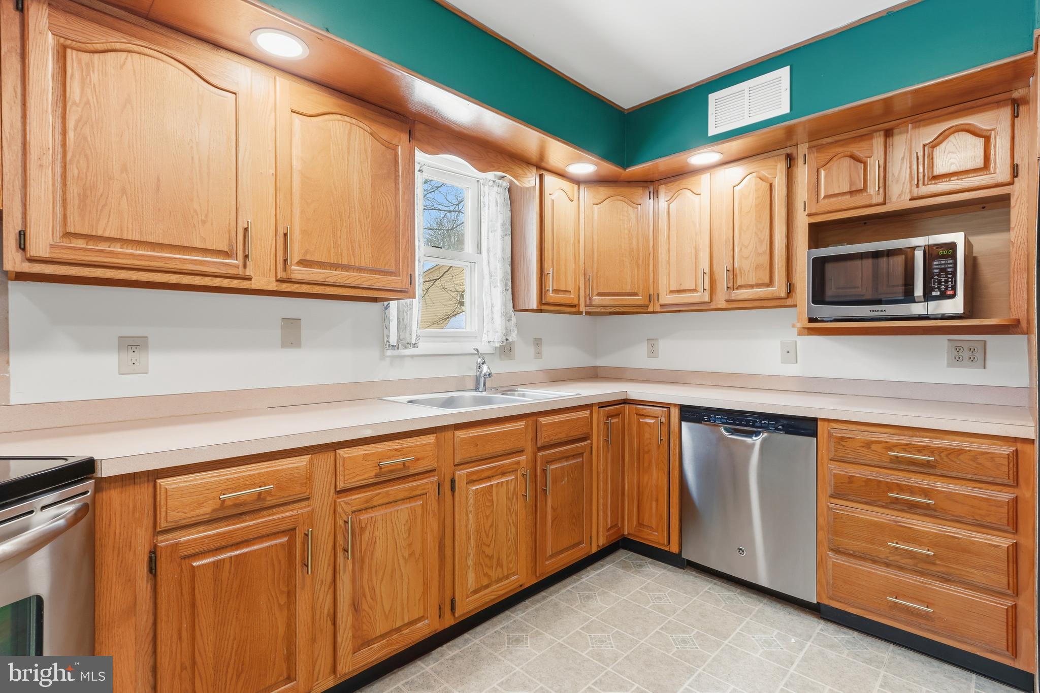 3901 Post Drive Bethlehem, PA 18017 - Photo 16 of 45