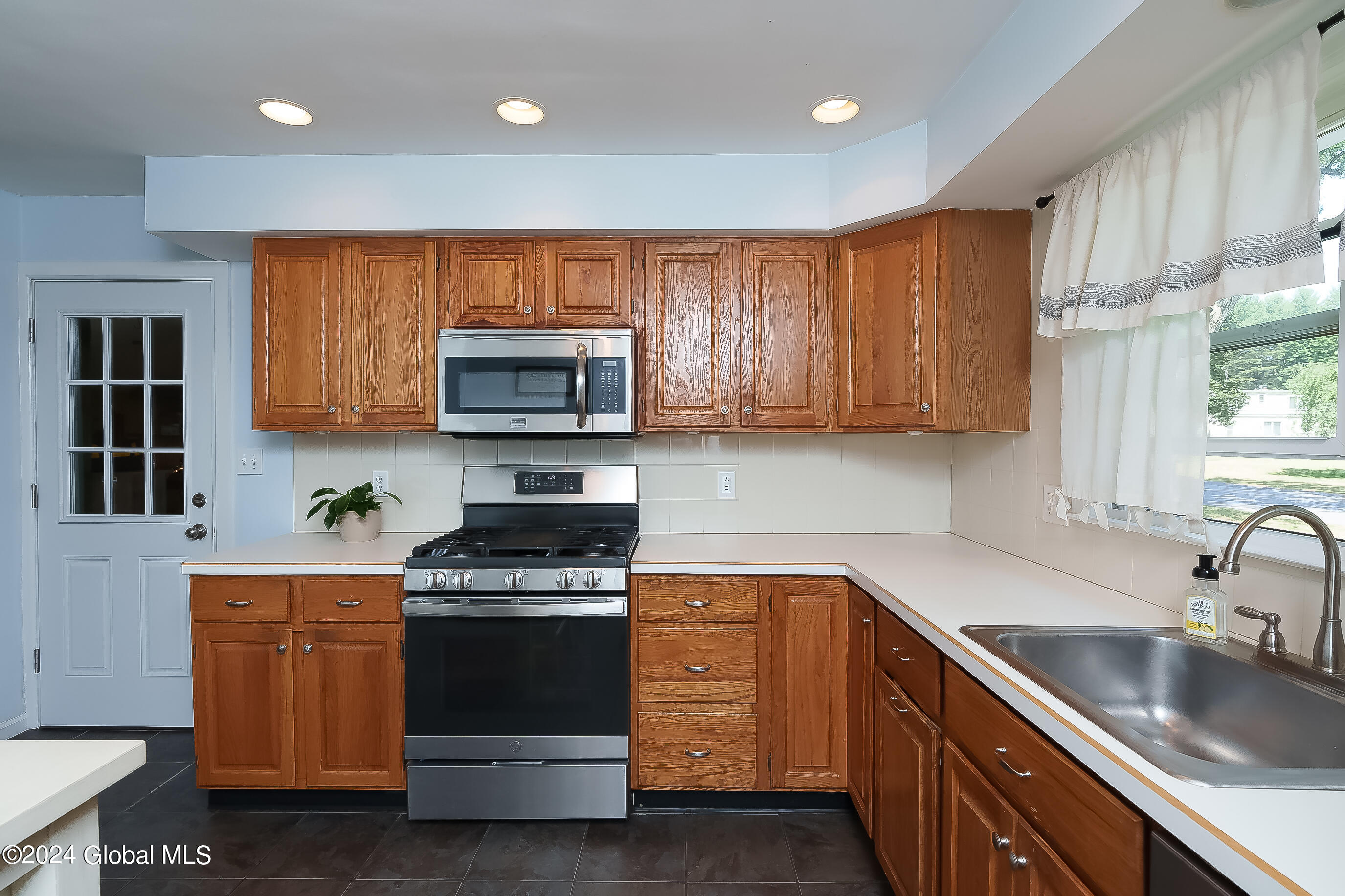 45 Fletcher Road Guilderland, NY 12203 - Photo 14 of 41 029-45-Fletcher-Rd