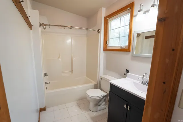 $350,000 | 1770 West 570 North, Howe, IN 46746