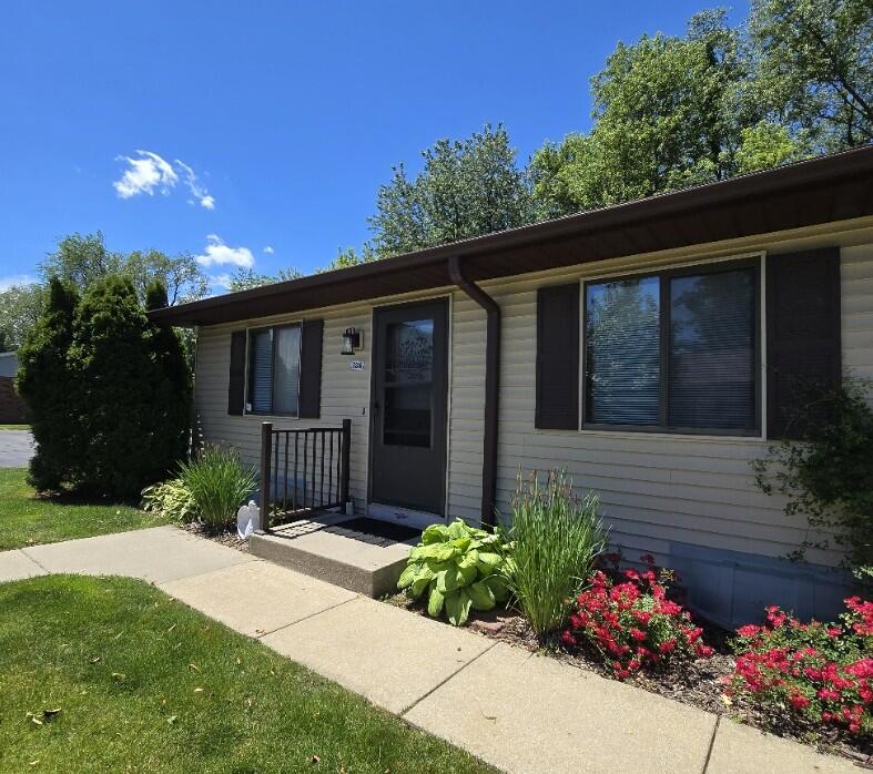 5246 Green Meadow Road, Unit Q Kalamazoo, MI 49009 - Photo 2 of 21
