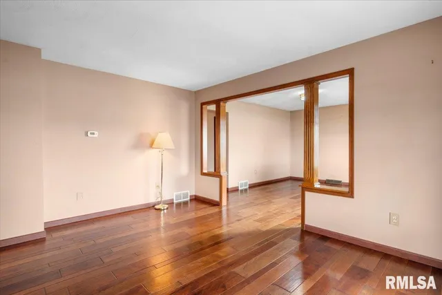 $365,000 | 537 Richmond Drive, Chatham, IL 62629