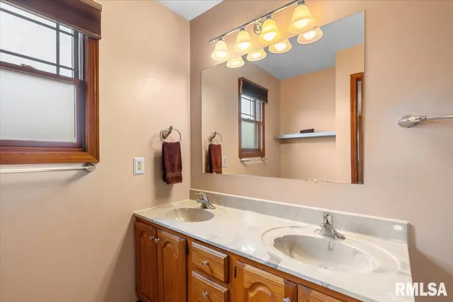 $365,000 | 537 Richmond Drive, Chatham, IL 62629