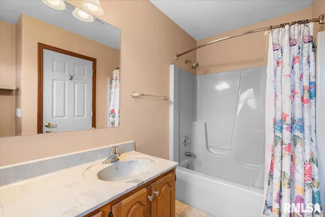 $365,000 | 537 Richmond Drive, Chatham, IL 62629