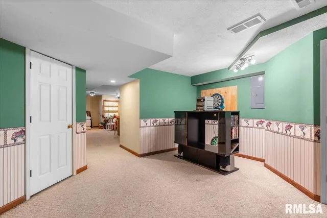 $365,000 | 537 Richmond Drive, Chatham, IL 62629