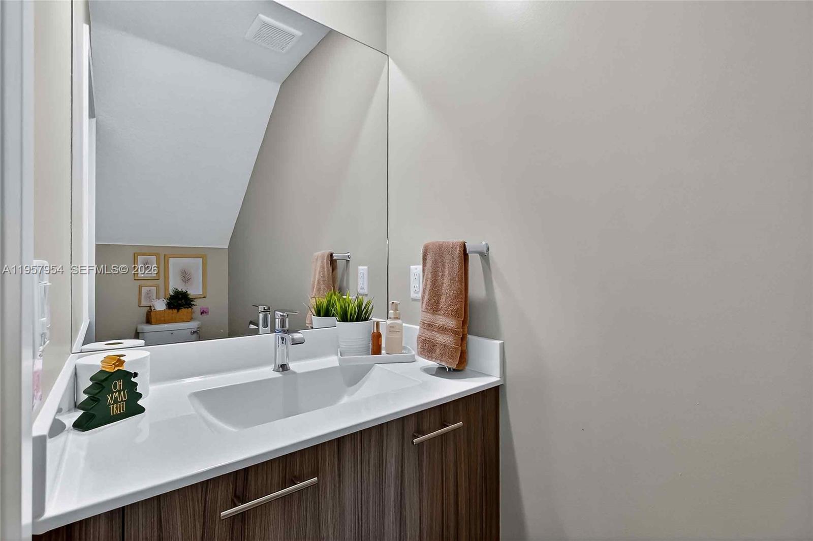 4655 Northwest 83rd Path Doral, FL 33166 - Photo 14 of 25