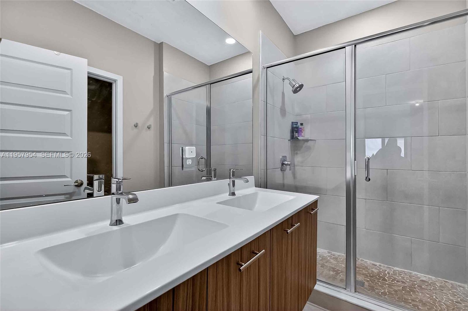 4655 Northwest 83rd Path Doral, FL 33166 - Photo 18 of 25