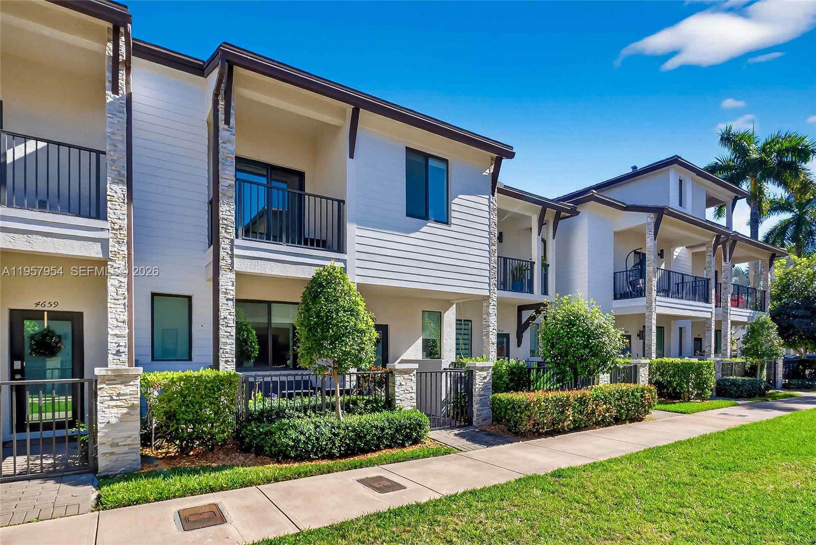 4655 Northwest 83rd Path Doral, FL 33166 - Photo 2 of 25