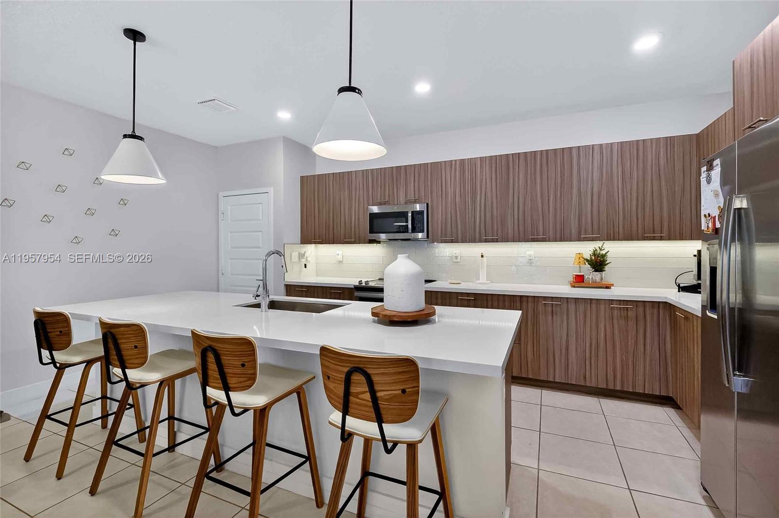 4655 Northwest 83rd Path Doral, FL 33166 - Photo 6 of 25