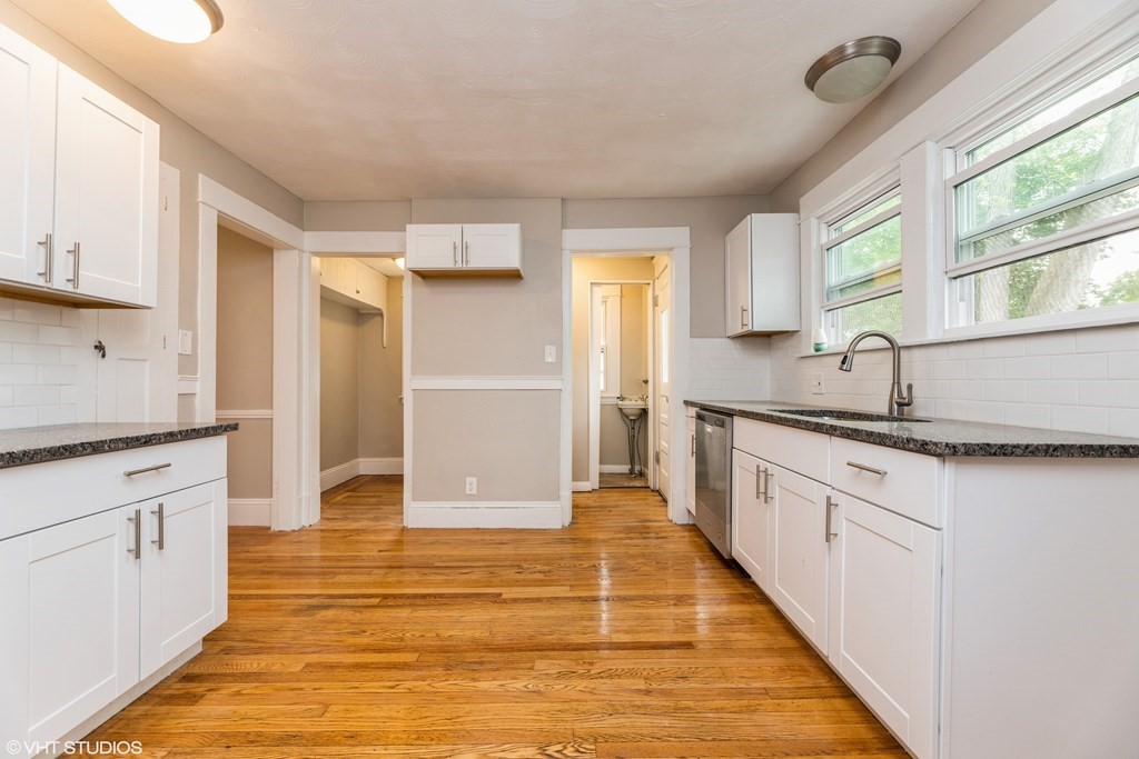 45 Powell Avenue Springfield, MA 01118 - Photo 8 of 14