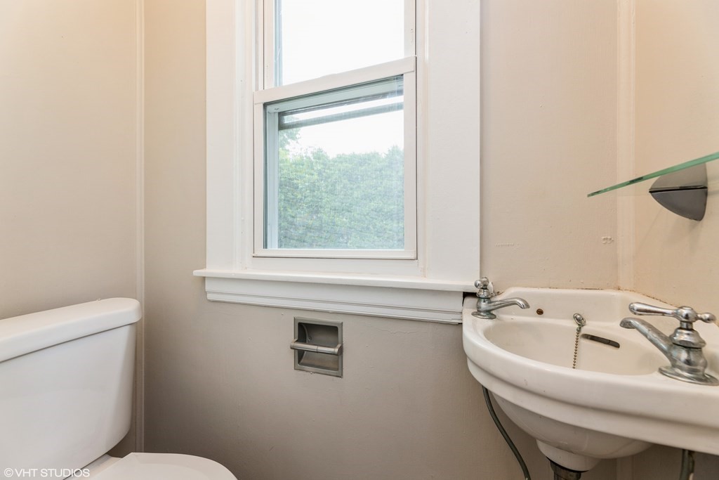 45 Powell Avenue Springfield, MA 01118 - Photo 10 of 14