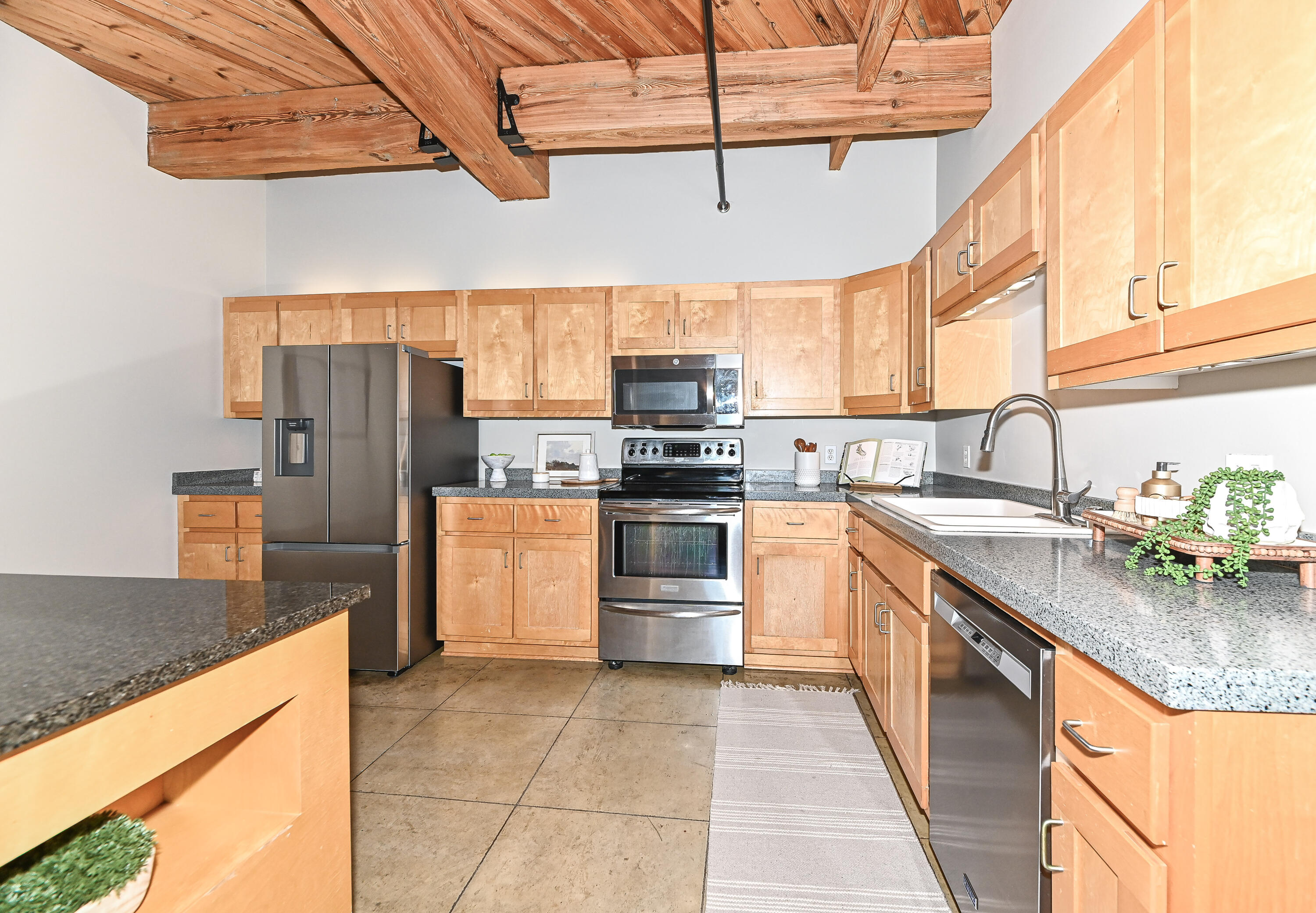 904 East Pearson Street, Unit 401 Milwaukee, WI 53202 - Photo 13 of 43 Pearson-13