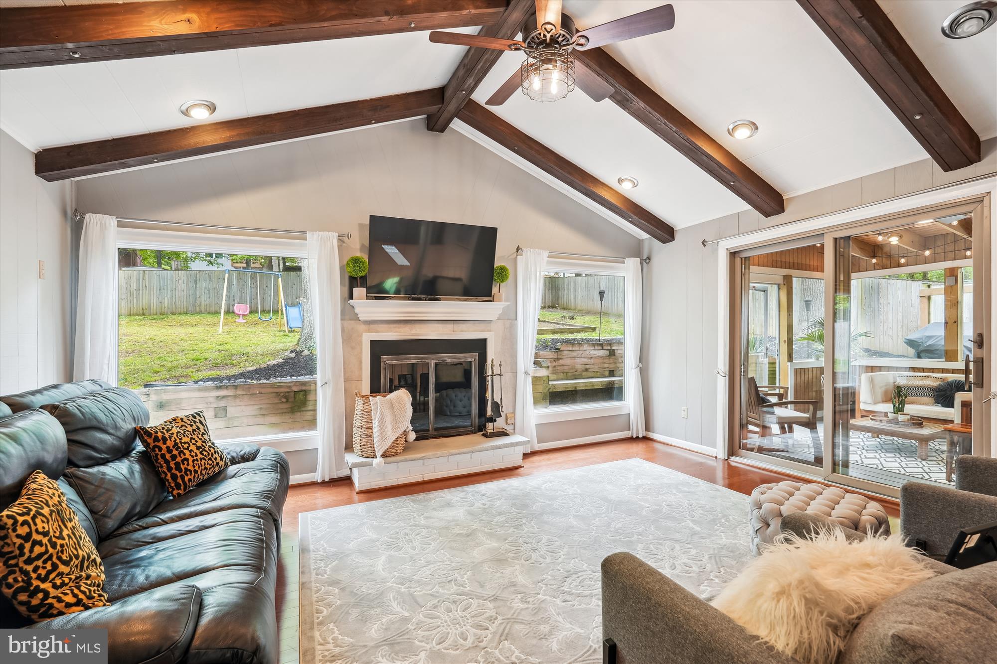 15109 Watergate Road Silver Spring, MD 20905 - Photo 32 of 50 Family room with vaulted ceiling