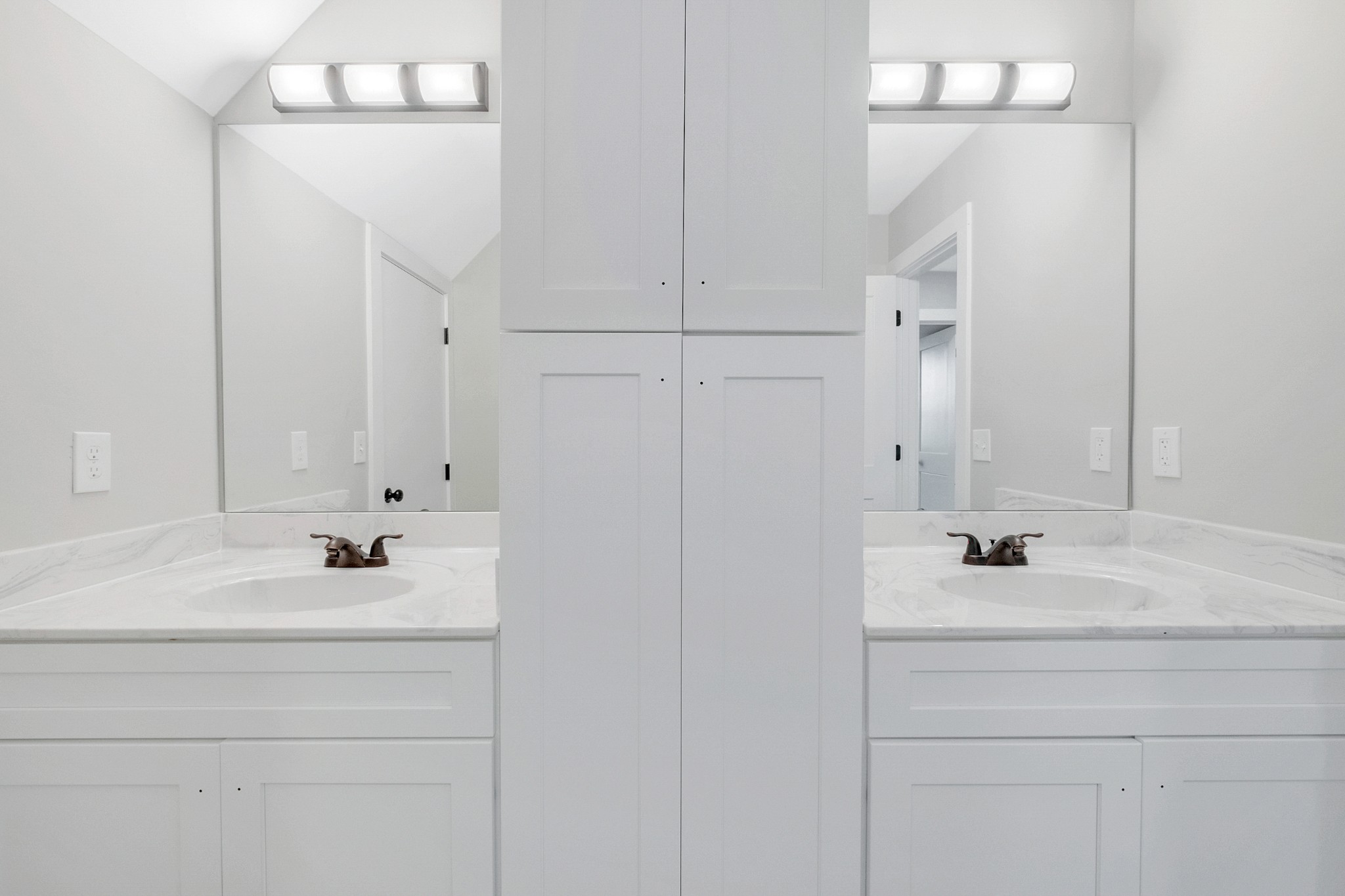 1227 Maple Hill Road Lebanon, TN 37087 - Photo 33 of 43 a bathroom with a sink and a mirror