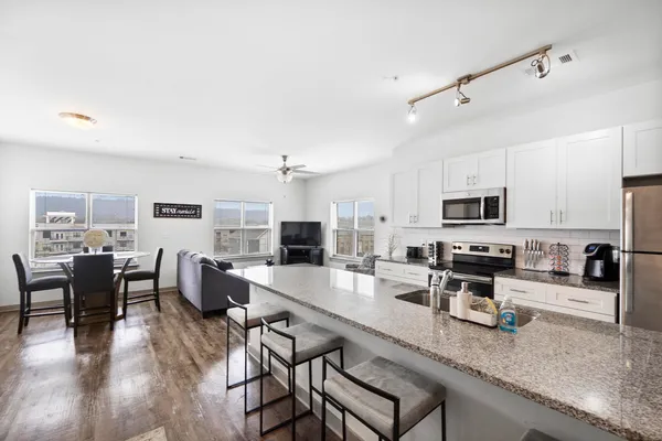 $335,000 | 804 Riverfront Parkway, Unit 302, Chattanooga, TN 37402