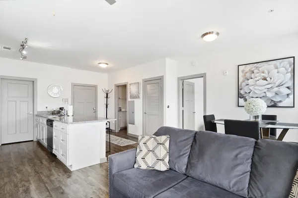 $335,000 | 804 Riverfront Parkway, Unit 302, Chattanooga, TN 37402