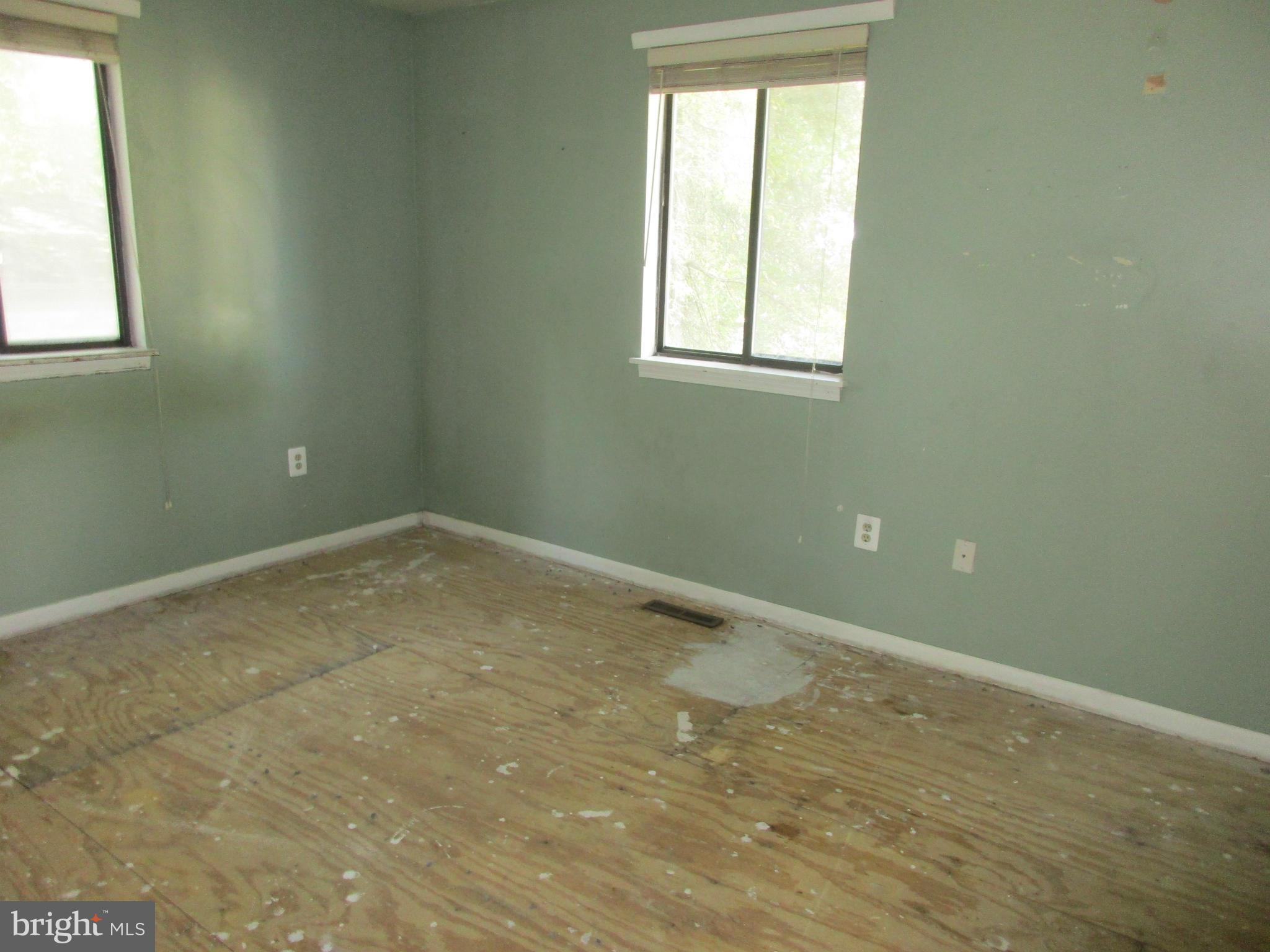 1635 Bay Ridge Road Edgewater, MD 21037 - Photo 5 of 15 an empty room with a window