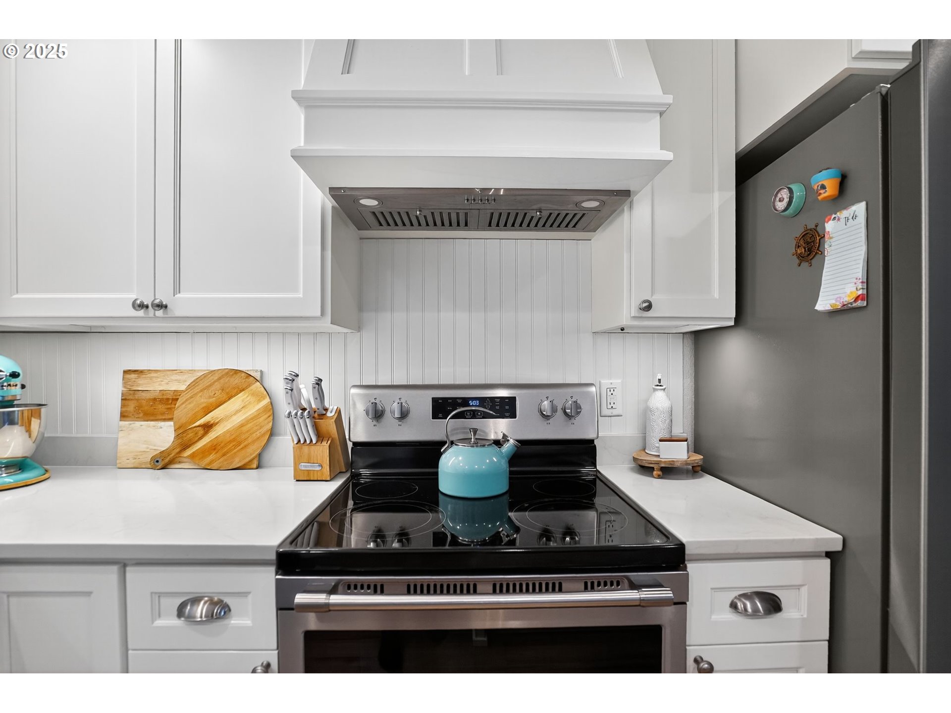 26280 South Beavercreek Road Beavercreek, OR 97004 - Photo 13 of 39 a kitchen with a stove and cabinets