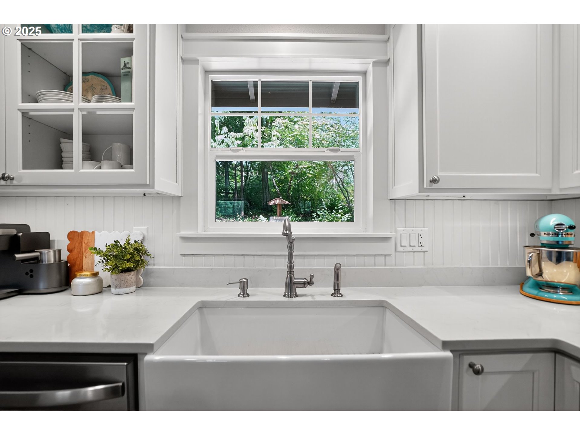 26280 South Beavercreek Road Beavercreek, OR 97004 - Photo 14 of 39 a kitchen with a sink and a window