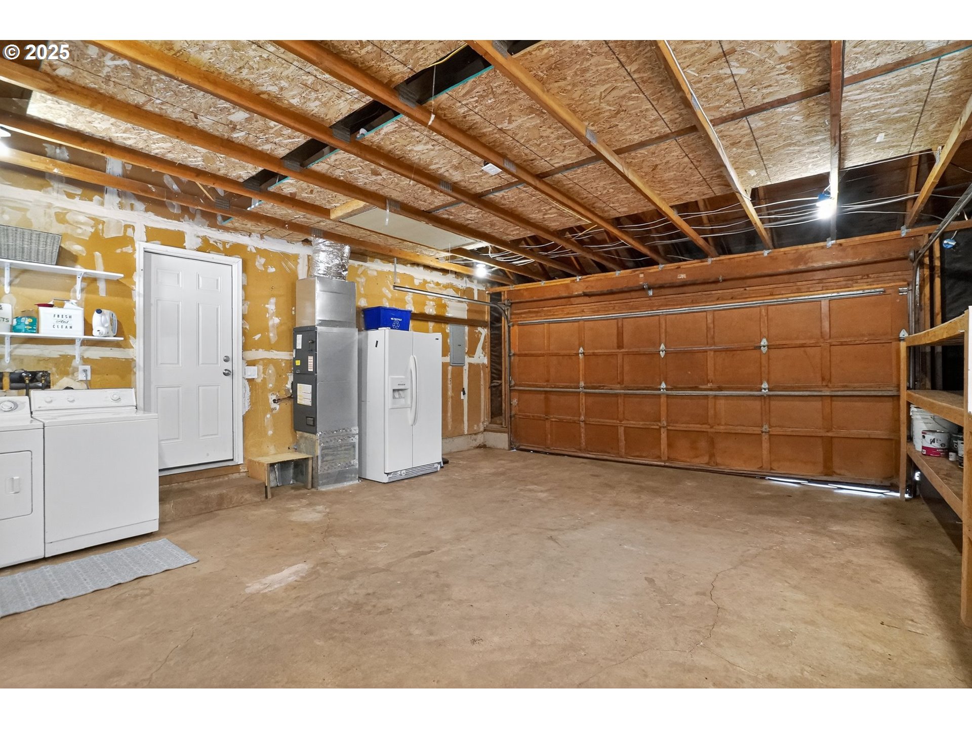 26280 South Beavercreek Road Beavercreek, OR 97004 - Photo 26 of 39 a view of a garage