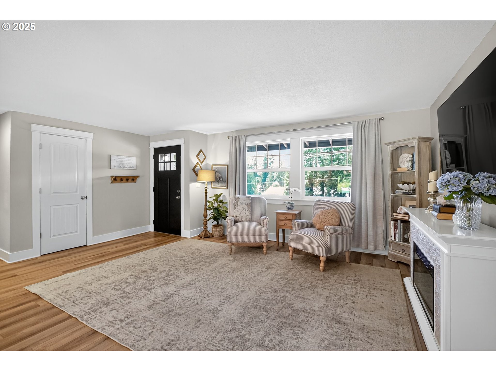 26280 South Beavercreek Road Beavercreek, OR 97004 - Photo 5 of 39 a living room with furniture and a flat screen tv