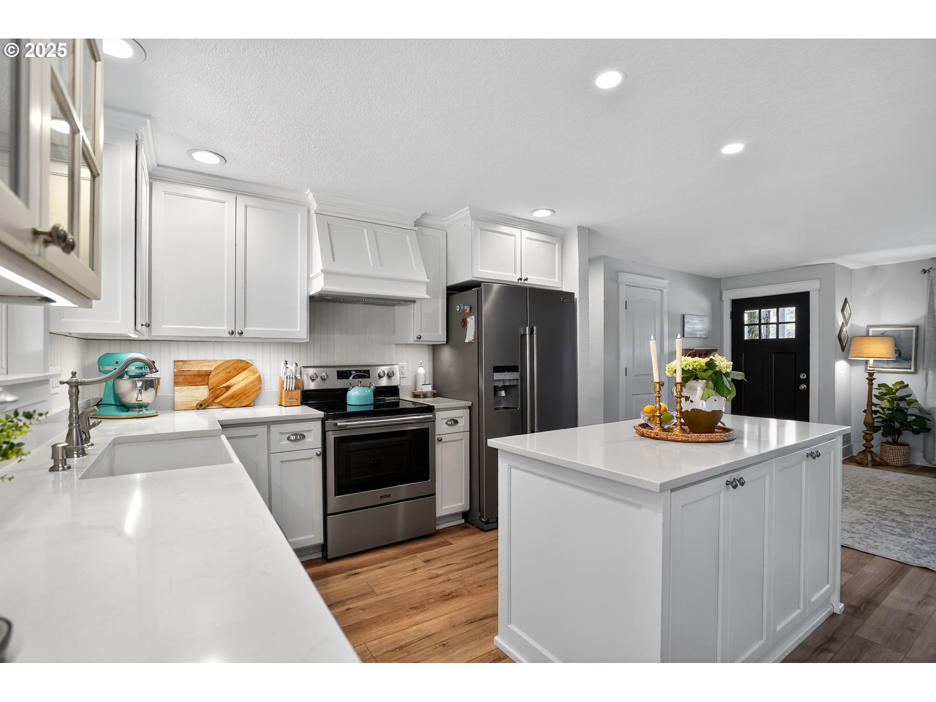 26280 South Beavercreek Road Beavercreek, OR 97004 - Photo 9 of 39 a kitchen with a sink stove and refrigerator