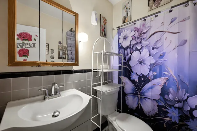 $475,000 | 25 Manhattan Avenue, Bridgeport, CT 06606