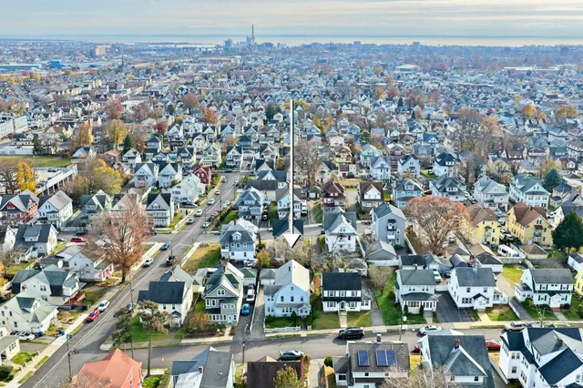 $475,000 | 25 Manhattan Avenue, Bridgeport, CT 06606